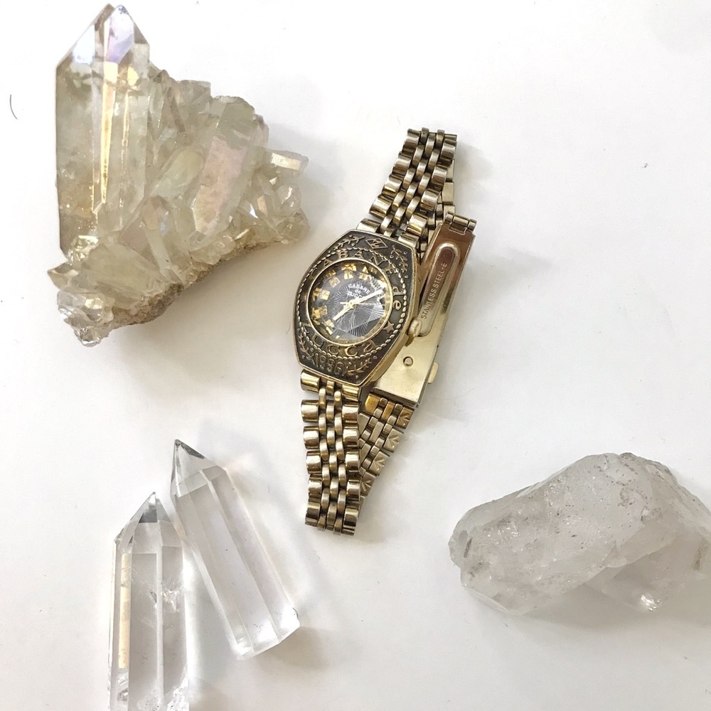 ✨Vintage Style Gold Watch✨
